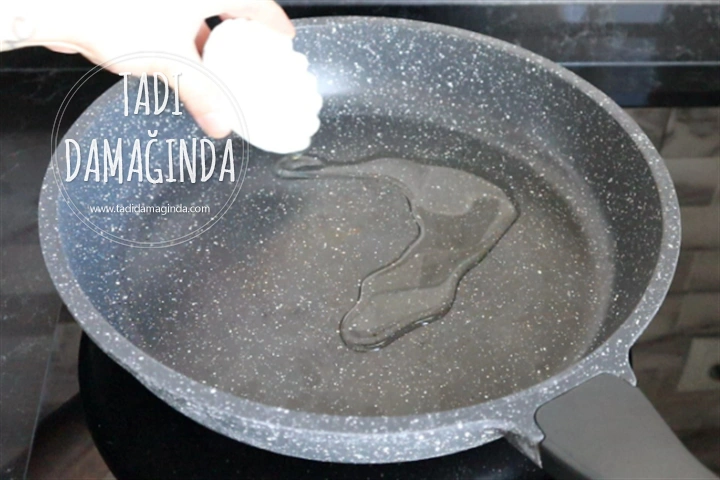 Sucuklu Kaşarlı Patates Dilimleri