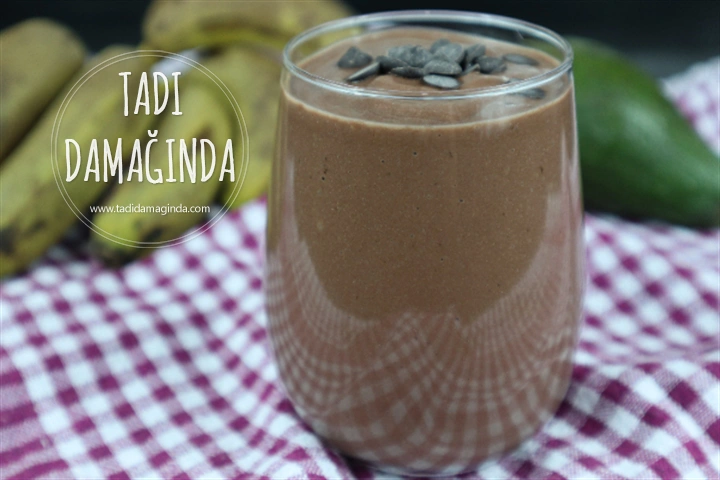 Avokadolu Kakaolu Smoothie