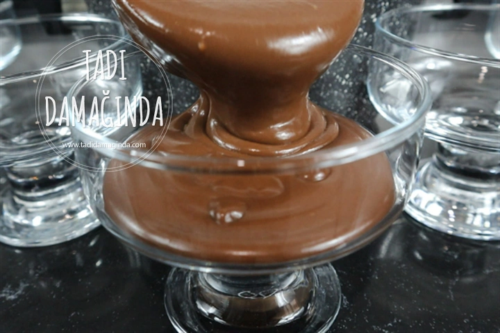 4 Malzemeli Çikolatalı Puding