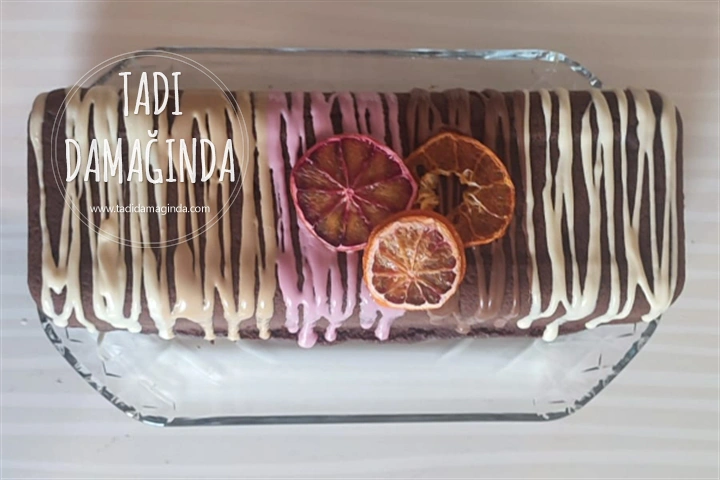 Browni Tadında Vişneli Çikolatalı Kek