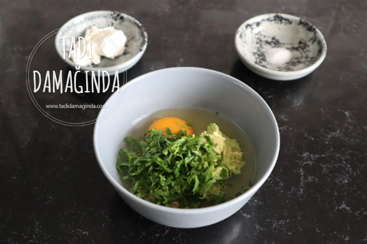Avokadolu Omlet