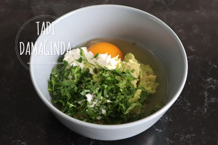 Avokadolu Omlet