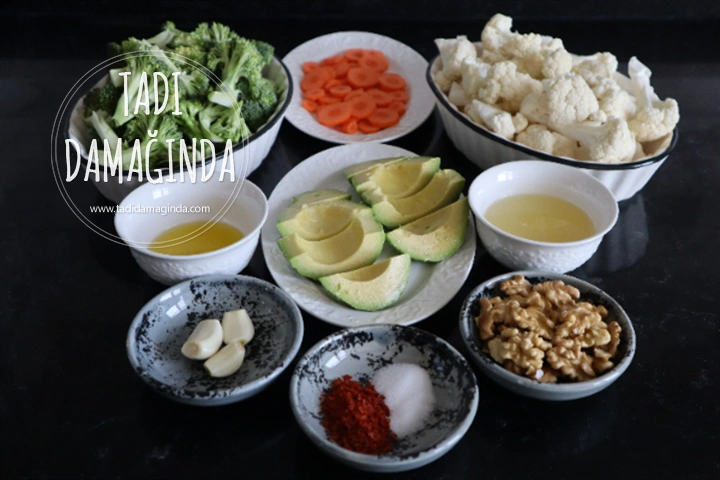 Avokado Soslu Sebze Salatası