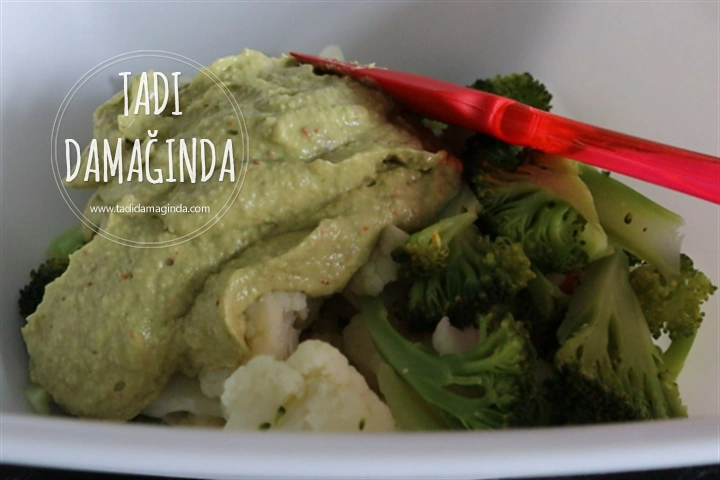 Avokado Soslu Sebze Salatası