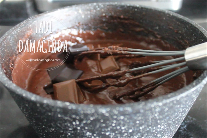 Çikolatalı Buzluk Pastası