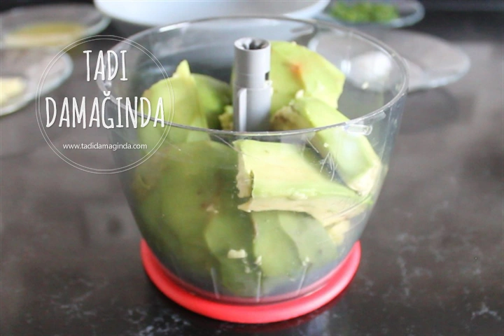 Dereotlu Limonlu Avokado Ezmesi