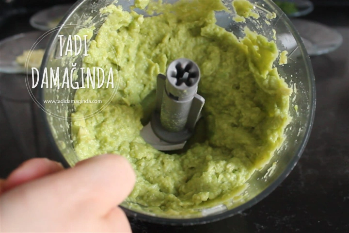 Dereotlu Limonlu Avokado Ezmesi