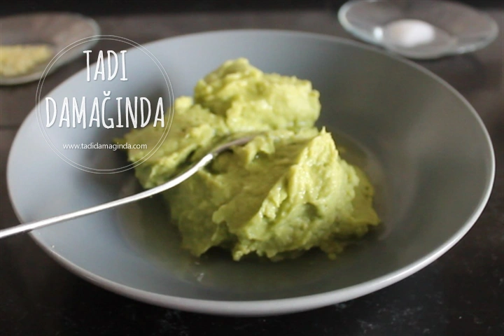 Dereotlu Limonlu Avokado Ezmesi