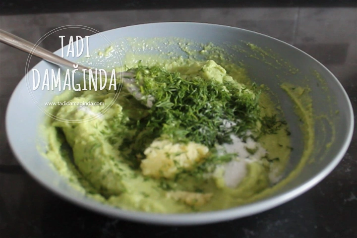 Dereotlu Limonlu Avokado Ezmesi