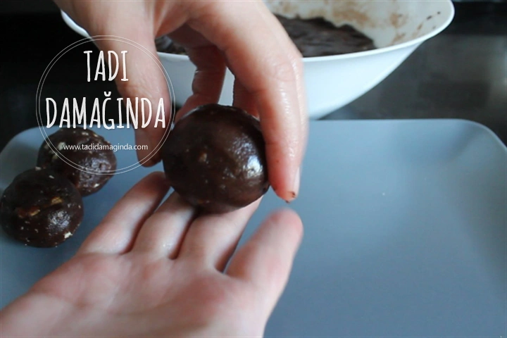 3 Çikolatalı Bisküvi Topları