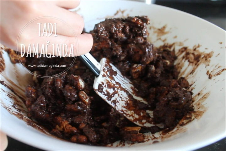 3 Çikolatalı Bisküvi Topları