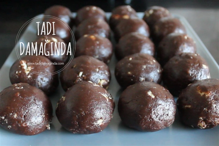 3 Çikolatalı Bisküvi Topları