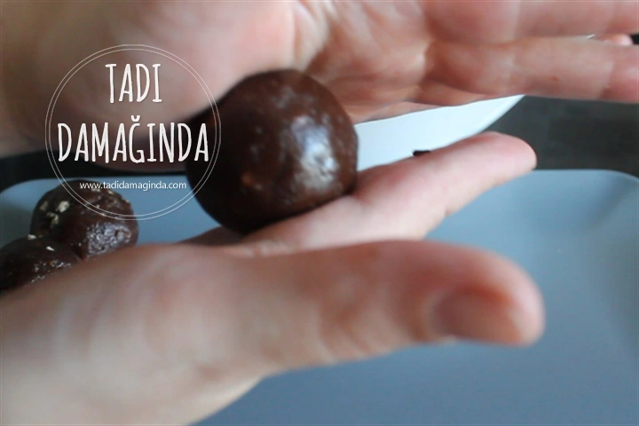 3 Çikolatalı Bisküvi Topları