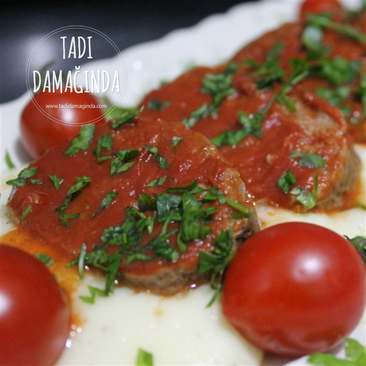 Püre Yatağında Rosto Köfte (Bugün Yoğur Yarın Pişir)