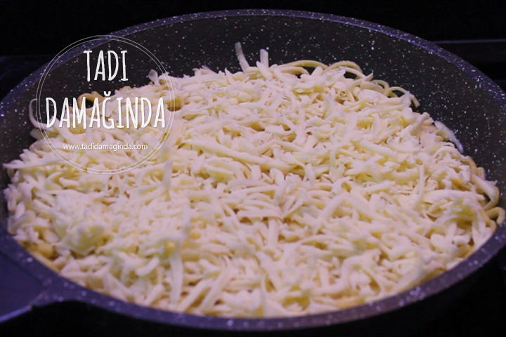 Tavada Börek Tadında Erişte