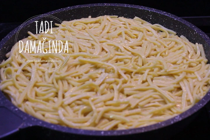 Tavada Börek Tadında Erişte