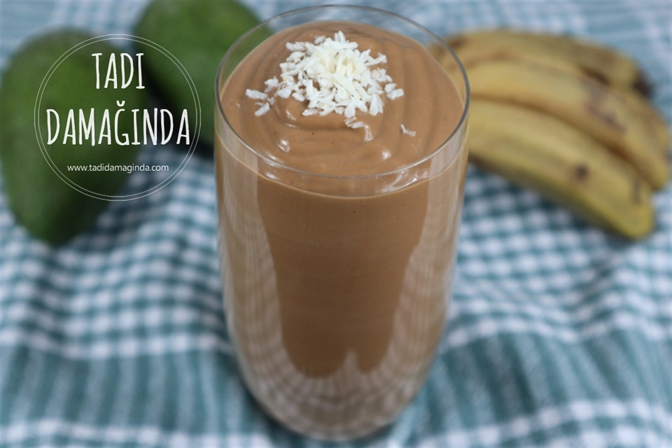 Muzlu Kakaolu Avokado Smoothie (Laktozsuz Kazeinsiz)