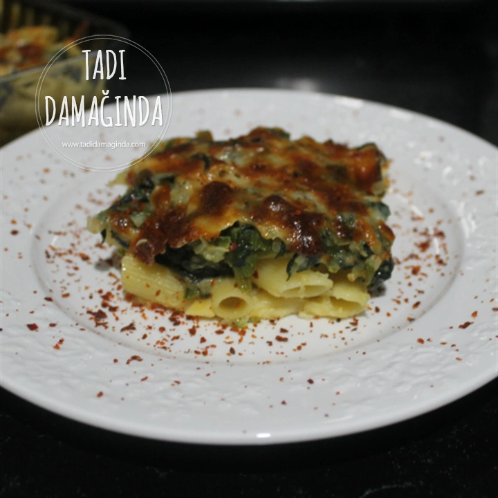 Fırında Ispanaklı Makarna