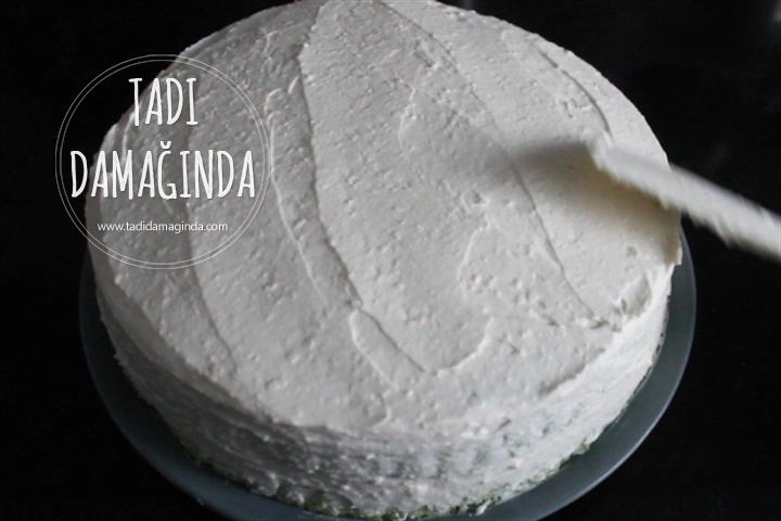 Mikrodalgada Ispanaklı Çilekli Pasta