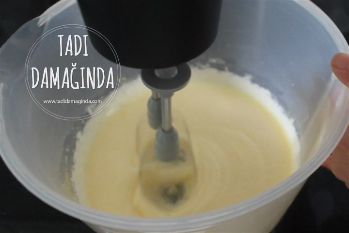 Mikrodalgada Ispanaklı Çilekli Pasta