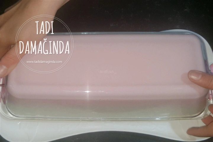 Çilekli İrmikli Tatlı