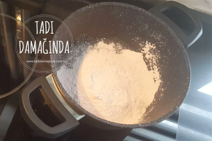 Çilekli İrmikli Tatlı