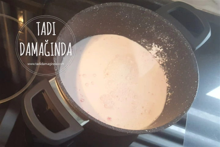 Çilekli İrmikli Tatlı