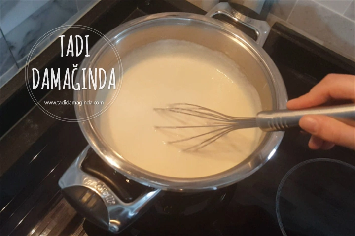 Çilekli İrmikli Tatlı