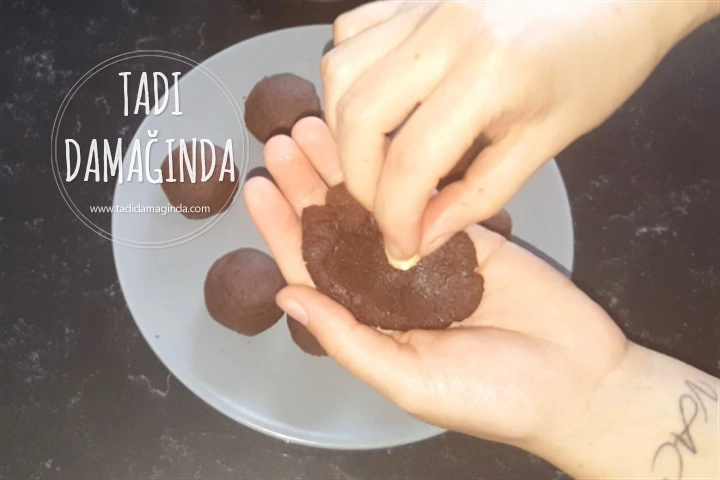 Bisküvili Fındıklı Nefis Çikolata Topları