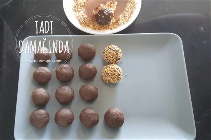 4 Malzemeli Kakaolu Tahinli Toplar