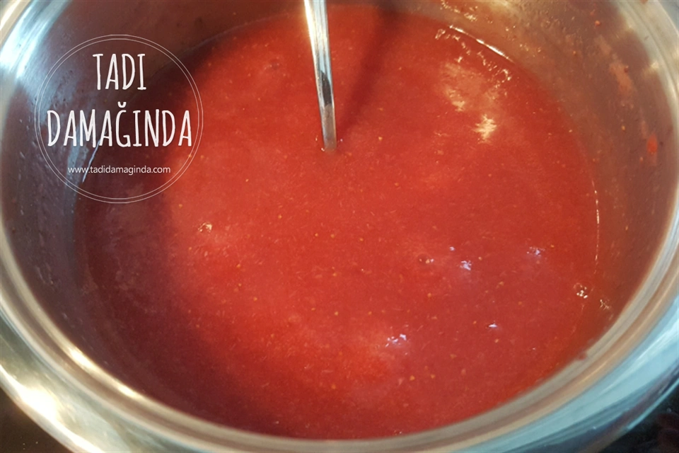 Çilek Sosu