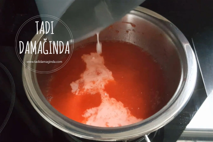 Çilek Sosu