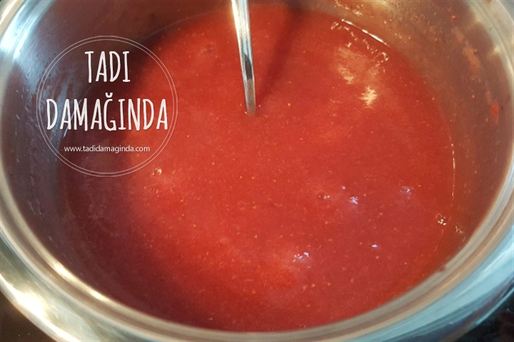 Çilek Sosu