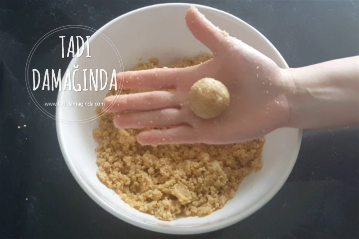 Tahinli Bisküvi Topları