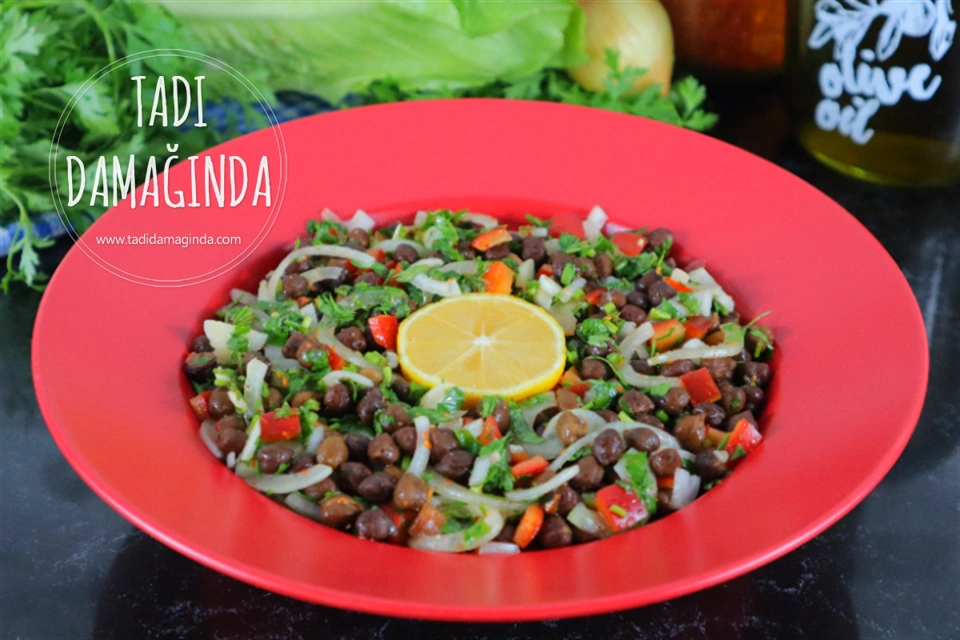 Siyah Nohut Salatası