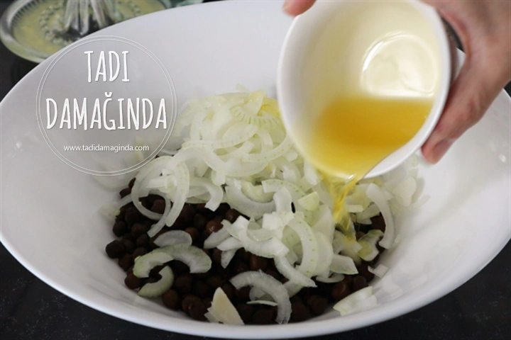 Siyah Nohut Salatası