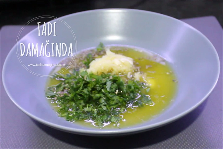 Sarımsaklı Kaşarlı Yelpaze Ekmek