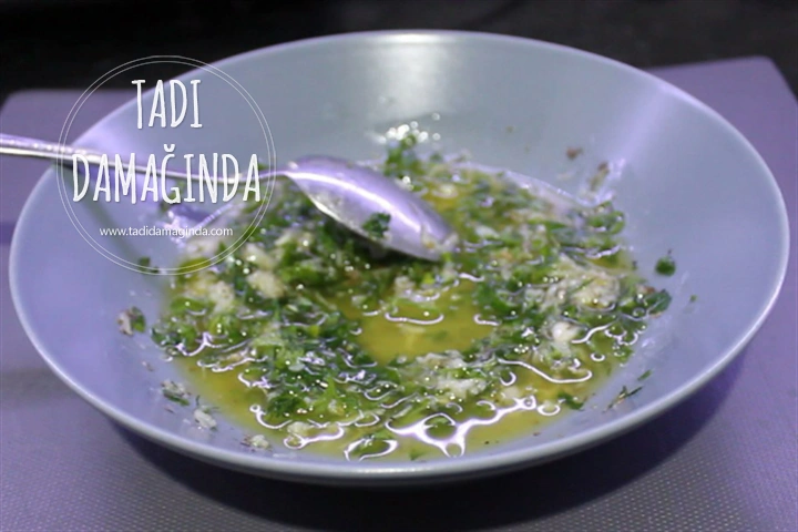 Sarımsaklı Kaşarlı Yelpaze Ekmek