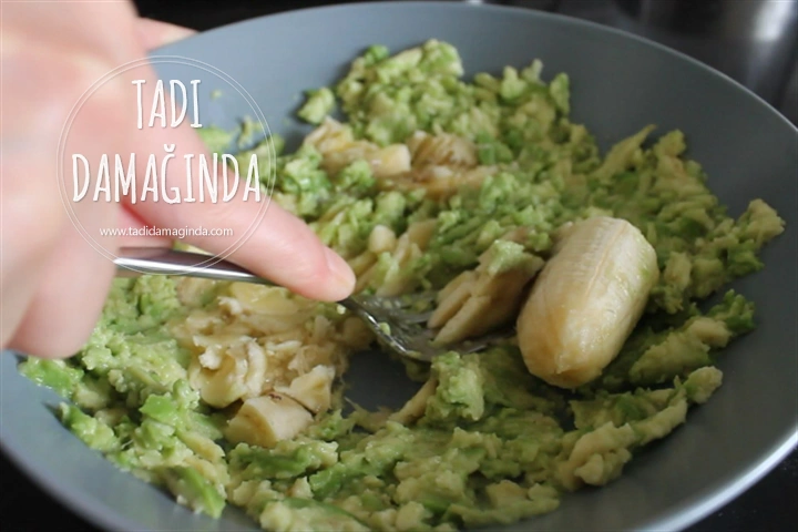 Ballı Muzlu Avokado