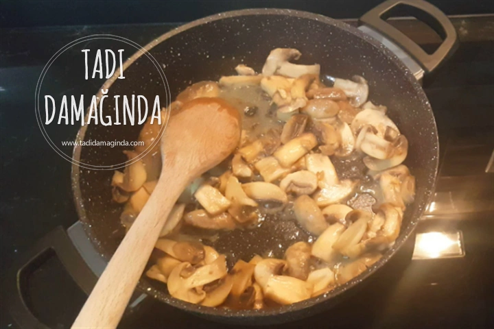 Tavuklu Mantarlı Fettuccine Alfredo