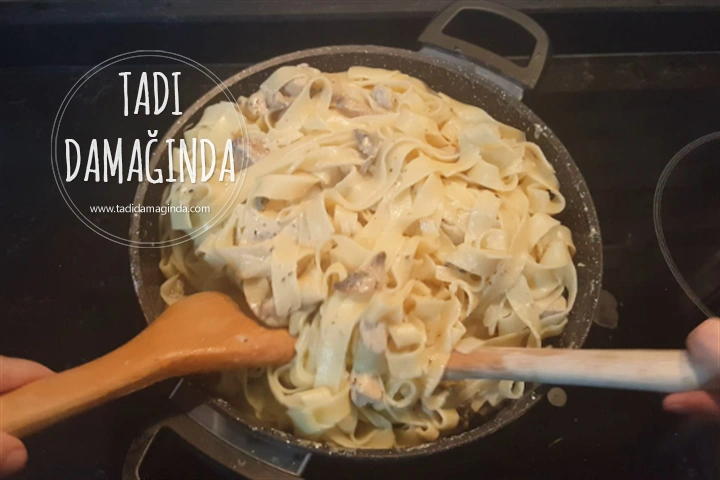 Tavuklu Mantarlı Fettuccine Alfredo