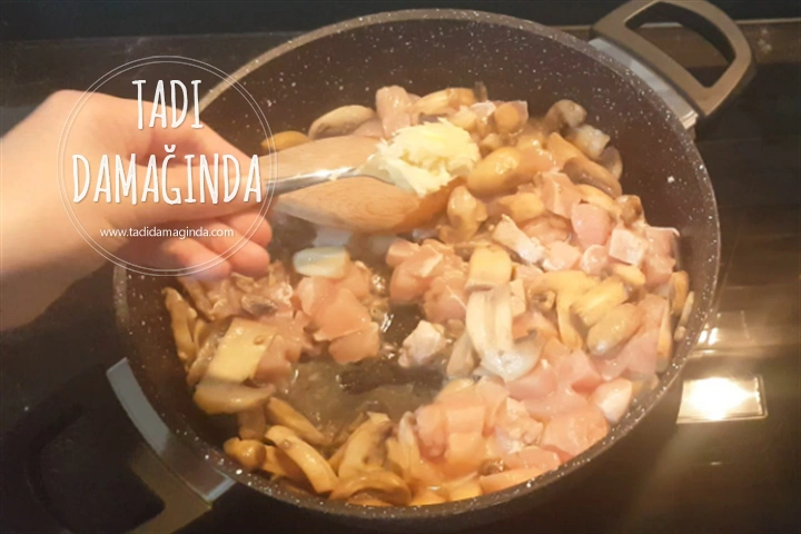 Tavuklu Mantarlı Fettuccine Alfredo