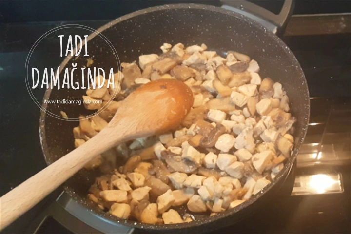 Tavuklu Mantarlı Fettuccine Alfredo