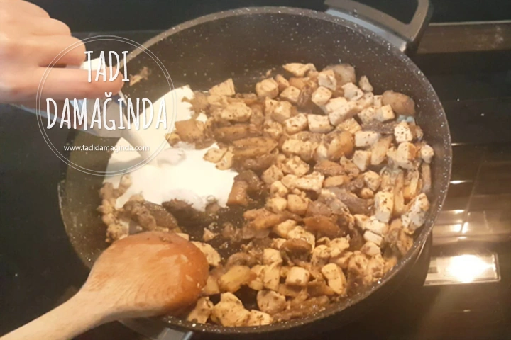 Tavuklu Mantarlı Fettuccine Alfredo