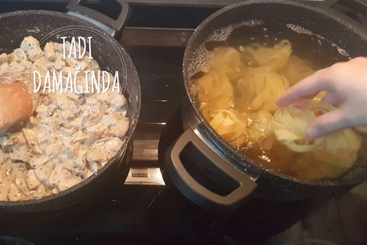 Tavuklu Mantarlı Fettuccine Alfredo