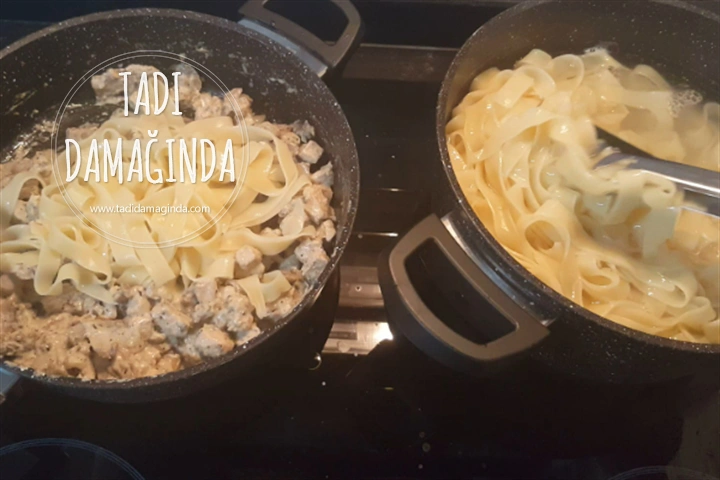 Tavuklu Mantarlı Fettuccine Alfredo