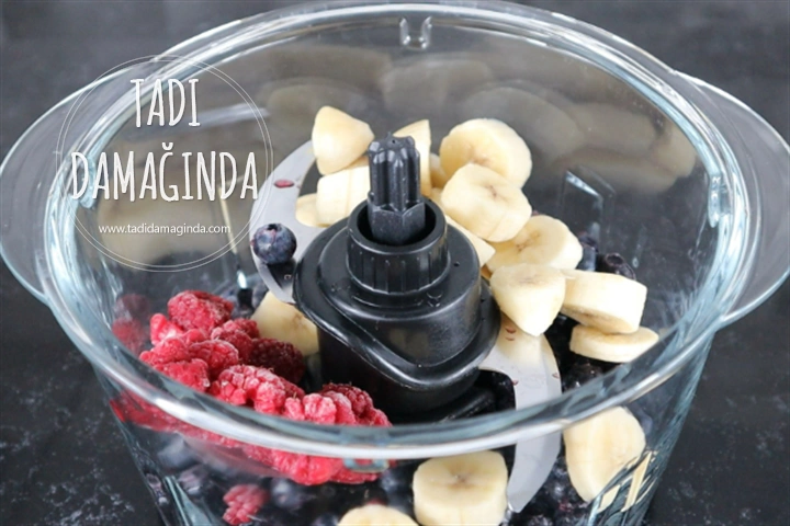 Orman Meyveli Muz Dondurması