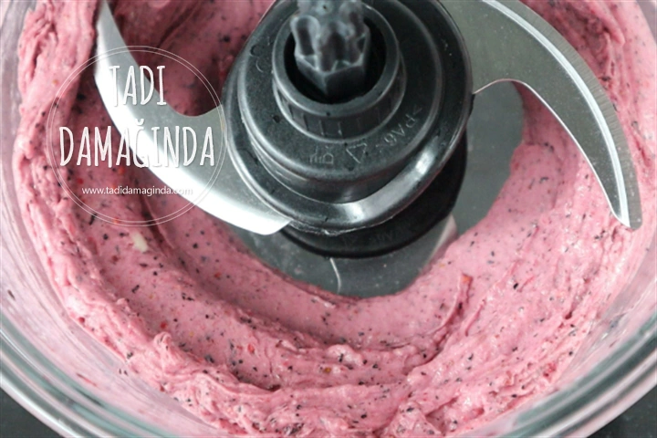 Orman Meyveli Muz Dondurması