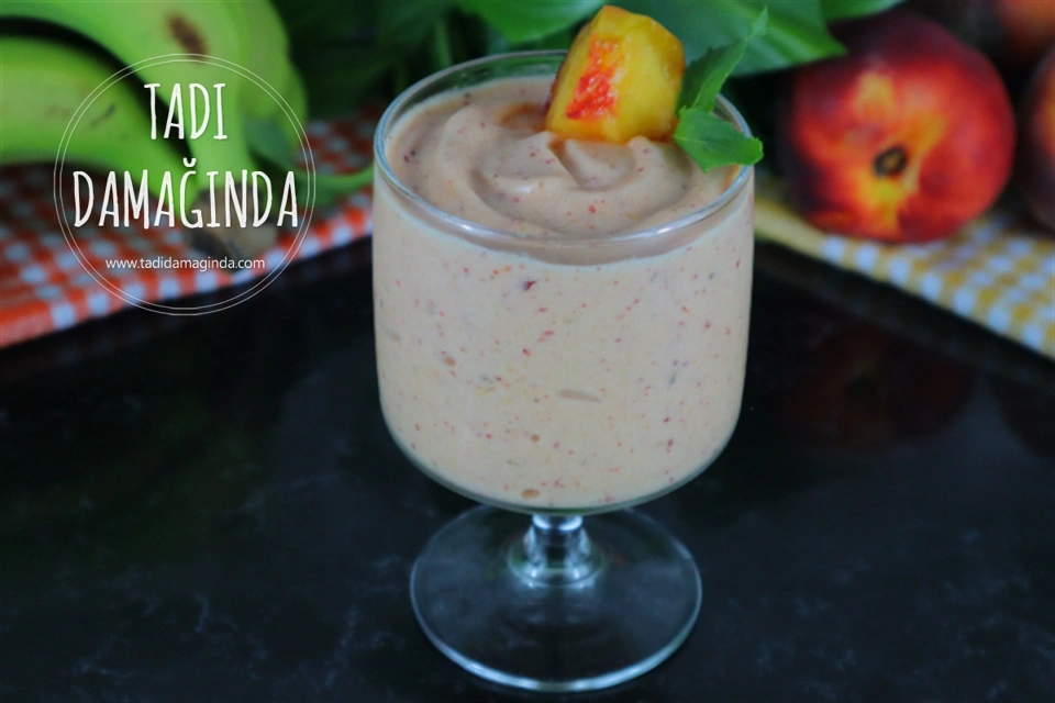 2 Malzemeli Şeftalili Muz Dondurması