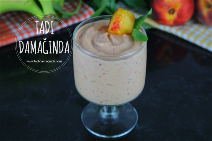 2 Malzemeli Şeftalili Muz Dondurması